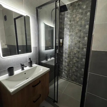 Lejlighed Newly Renovated Flat Next To Forest Park