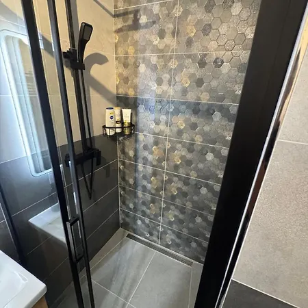 Newly Renovated Flat Next To Forest Park Lejlighed Prag