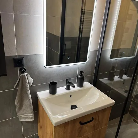Newly Renovated Flat Next To Forest Park * Prag