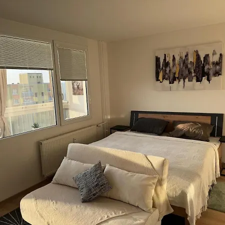 Newly Renovated Flat Next To Forest Park * Prag