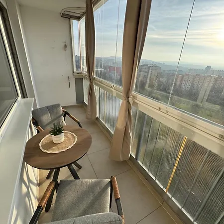 Newly Renovated Flat Next To Forest Park *