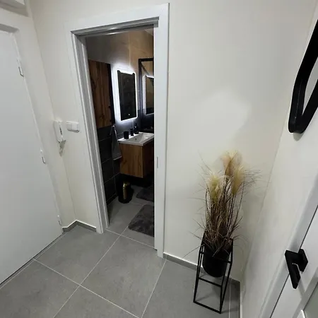 Newly Renovated Flat Next To Forest Park * Prag